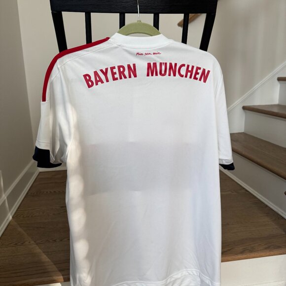 Men's FC Bayern Munchen Jersey - Picture 3 of 3